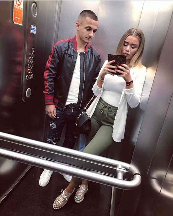 Alex Mitriță și Kim, selfie în lift