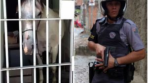 Cel mai ridicol arest făcut vreodată! Poliţiştii au băgat după gratii un cal. Ce făcuse atât de teribil animalul