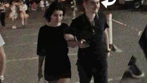 ”Prinţişorul vinului” e noua generaţie de plătitor în night-life-ul României. Moştenitorul Murfatlar nu s-a făcut de râs la LOFT:
Gaşca puştiului a băut de… nu o să vă vină să credeţi!