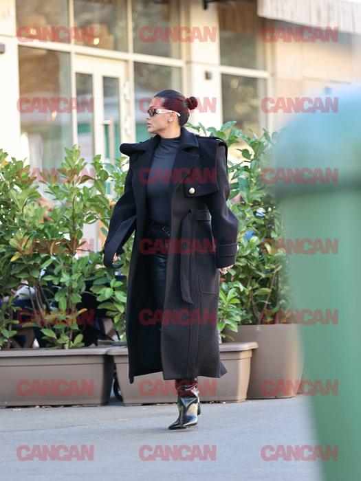 Soția lui Florin Salam, stylish pe străzile Capitalei