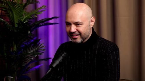 Mihai Mitoșeru iubește din nou, după divorț! Femeia care l-a cucerit locuiește în Roma și...