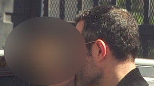 I-au prins! Paparazzii au fotografiat-o in timp ce il SARUTA in parcare, desi e casatorita! Avem DOVADA FOTO