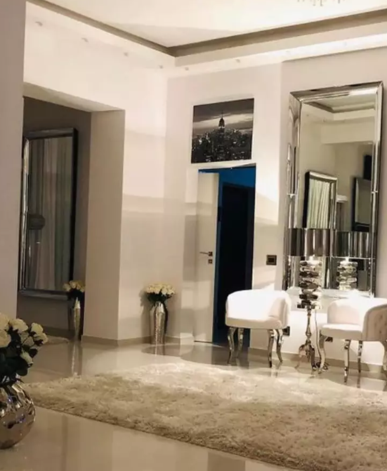 Cum arată vila Oanei Zăvoranu. Vedeta are casa plină de oglinzi și elemente de lux