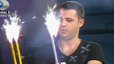 VIDEO Madalin Ionescu isi ia 'La revedere' in stil mare! Uite cum a sarbatorit ultima editie a emisiunii Drept la Tinta