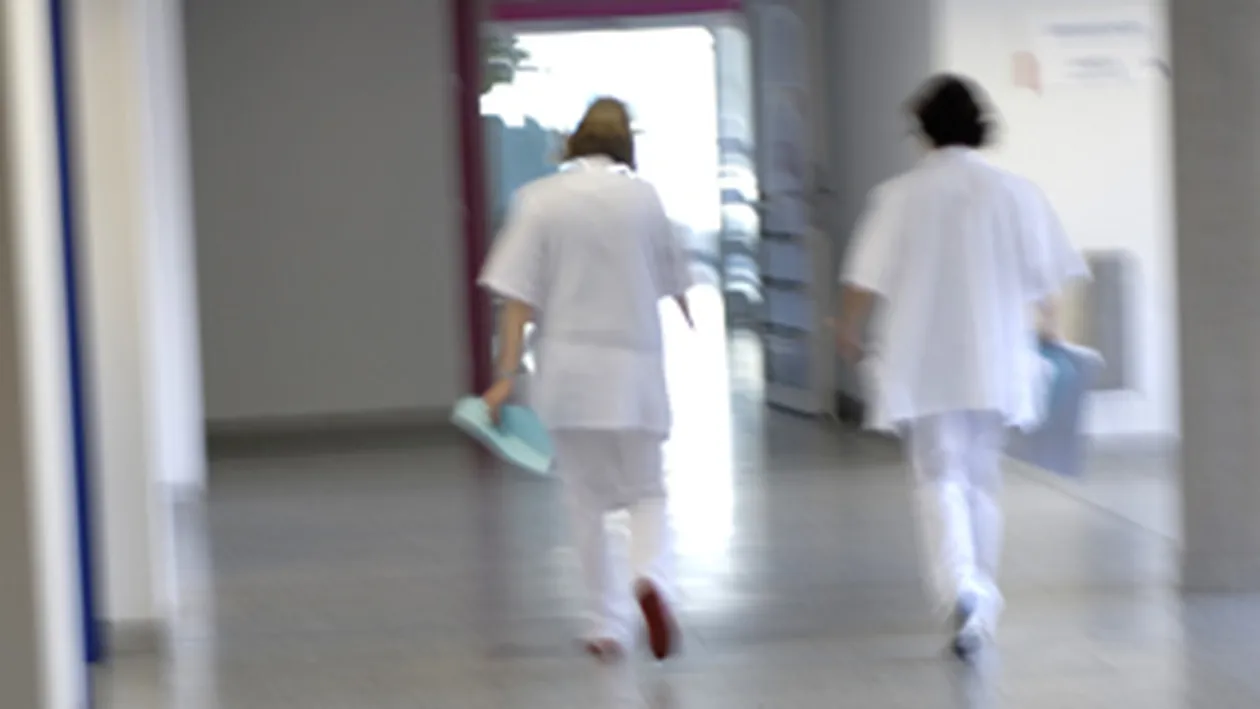 87 % dintre romani au dat spaga medicilor