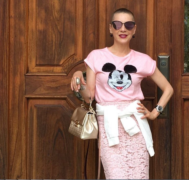 Celebra EDITH GONZALES îşi revine miraculos în lupta cu cancerul! După ce a renunţat la peruci, actriţei a început să îi crească din nou părul