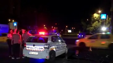 O mașină de poliție a lovit în Capitală un alt autoturism în care erau 3 copii. Agenţii ar fi trecut pe roșu fără girofar