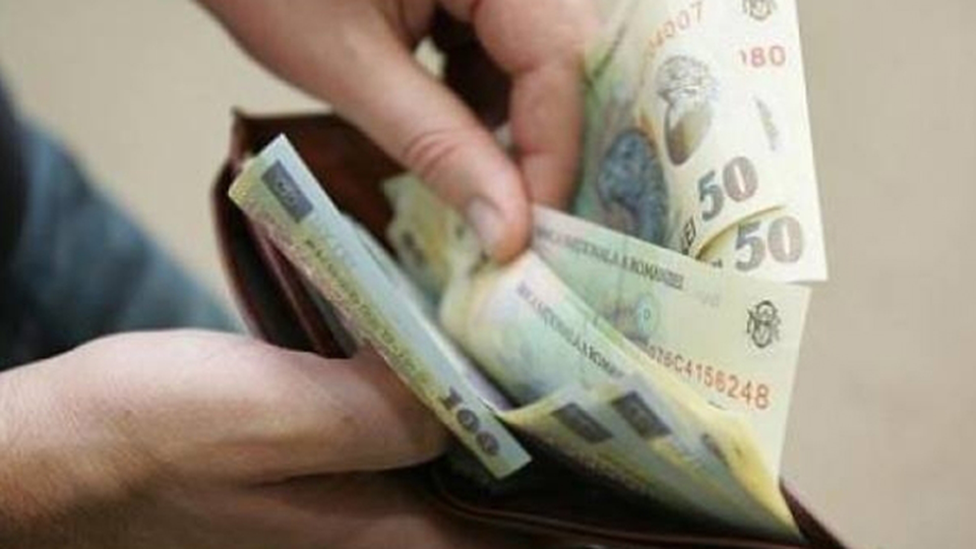 INS: Castigul salarial mediu net a crescut cu aproape 5%, in luna august
