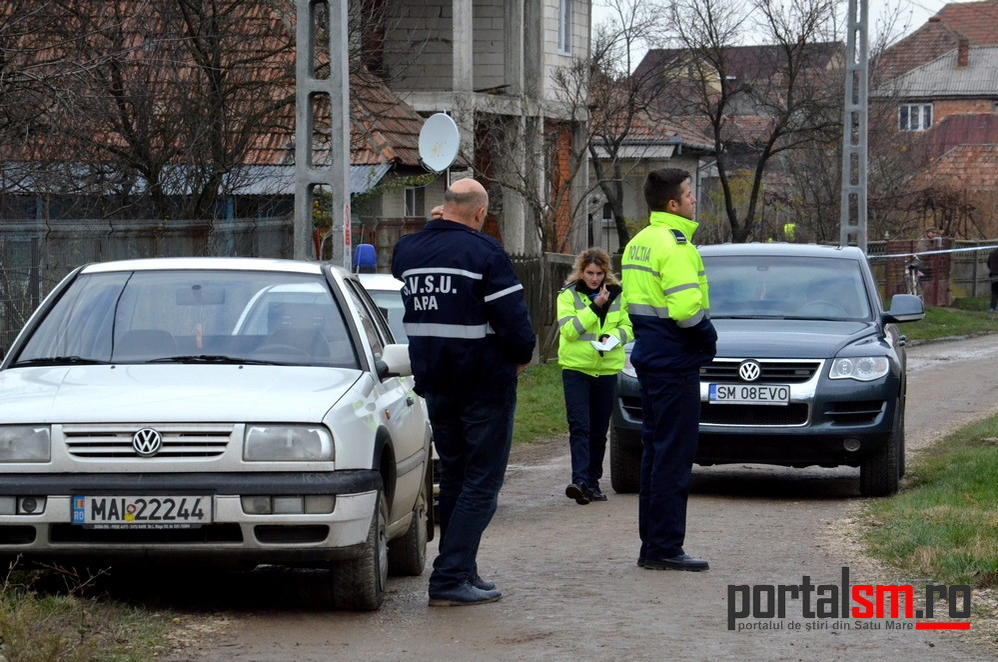 Şi-a tăiat singur craca de sub picioare. Gestul incredibil pe care l-a făcut, după înmormântare, criminalul care şi-a ucis mama, tatăl şi bunica