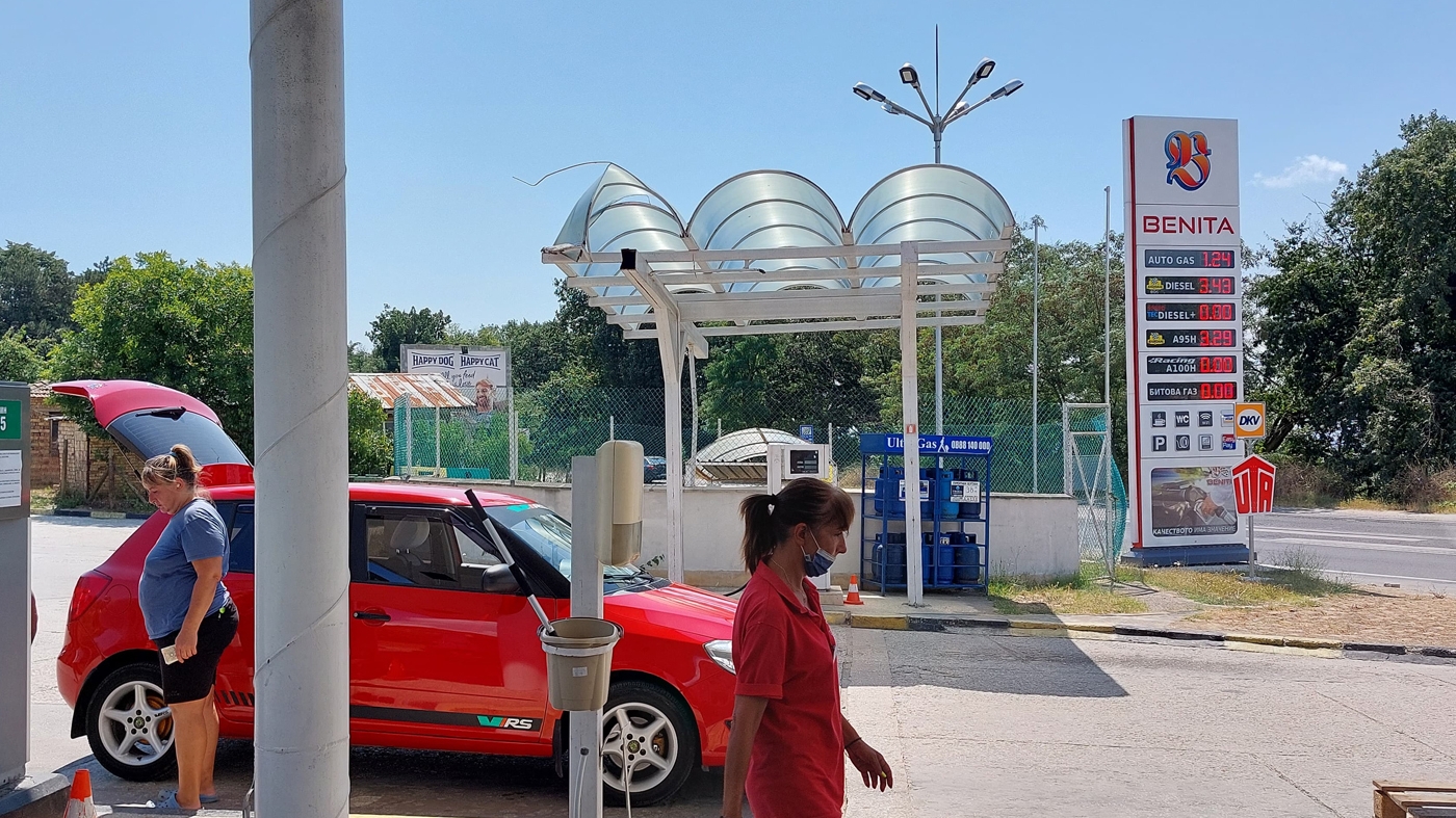 De necrezut! Cât costă un litru de GPL în Bulgaria. Imagini realizate de un turist român într-o benzinărie
