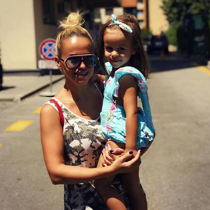 Anda Adam a avut o copilărie cu năbădăi: ”Făceam varză salteaua părinților”