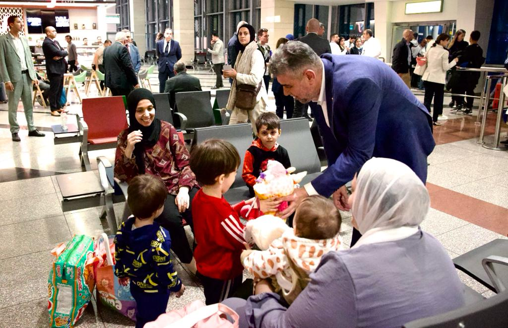 Marcel Ciolacu a făcut eforturi considerabile, pentru ca 93 de români din Gaza să vină în România / Sursă: Facebook
