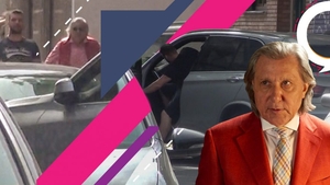 Imagini exclusive! Ilie Năstase a ajuns să facă ”autostopul”!
