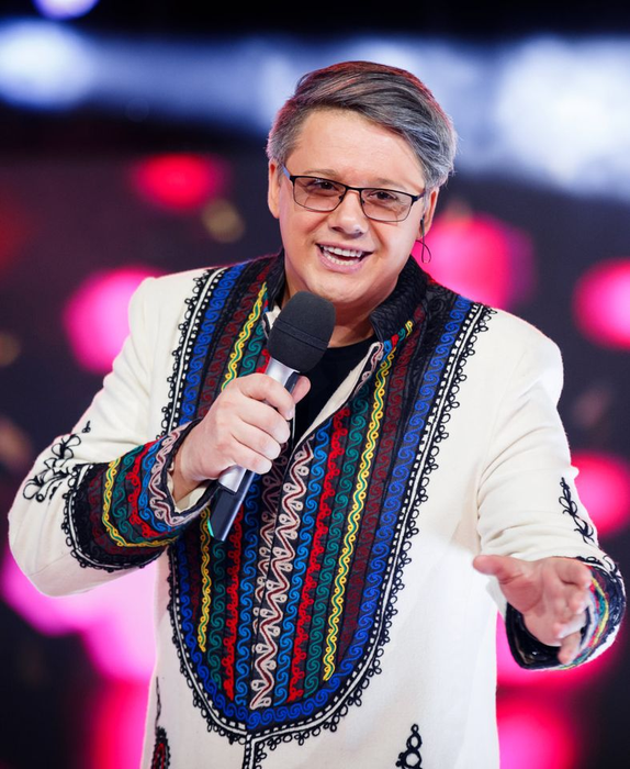 Preşedintele Academiei Române, Ioan Aurel Pop, actriţa Maia Morgenstern și cuplul Alina Sorescu și Alexandru Ciucu, în debutul noului sezon „Drag de România mea!”