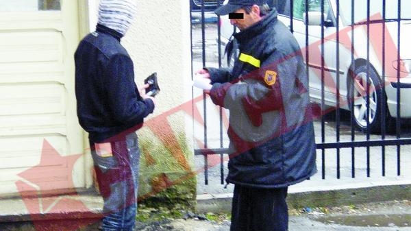 Jandarm batut de un elev