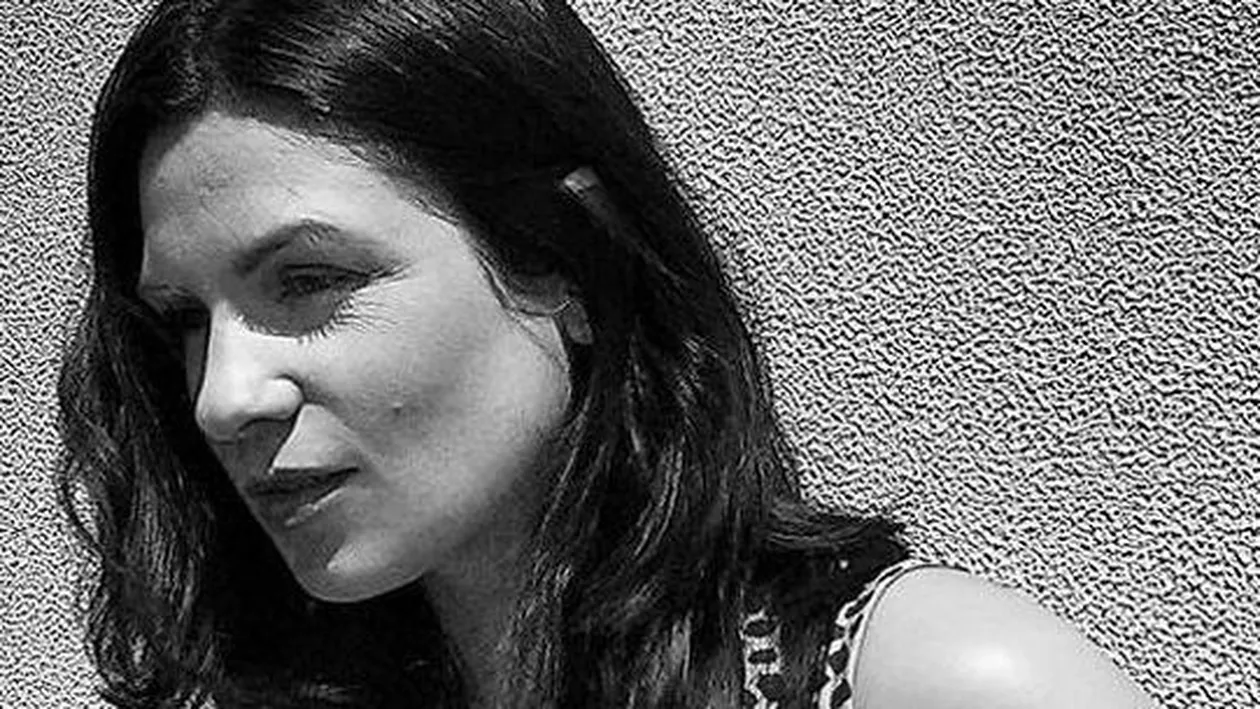 Prima fotografie cu fetita nou-nascuta a lui Ellie White! Cantareata radiaza langa micuta ei!