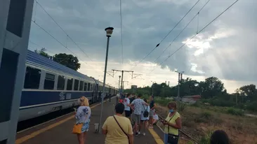 Călătorie de coșmar pentru sute de oameni! Ce s-a întâmplat cu trenul cu care s-au întors din vacanța petrecută la mare | VIDEO