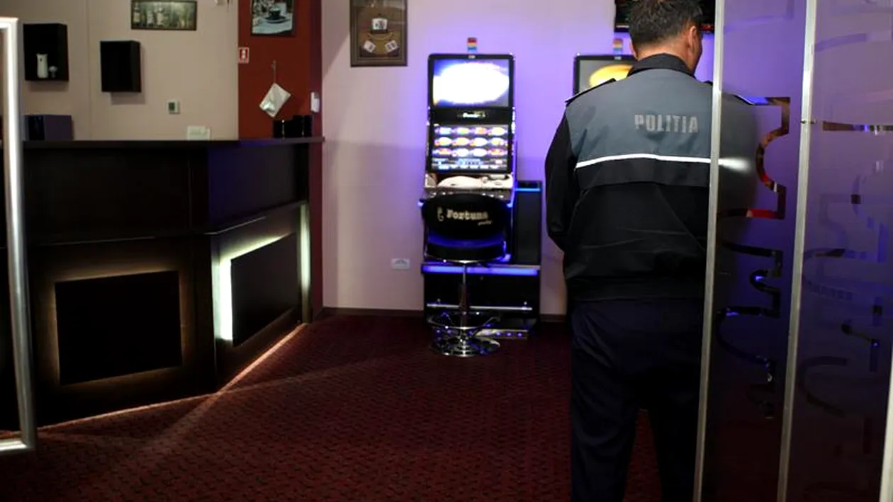 O sală de jocuri de noroc din Cluj-Napoca a fost jefuită. Hoții au intrat cu un cuțit și un pistol și...