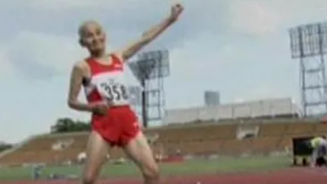 VIDEO Are 100 de ani! Un batran face cursa de 100 de metri garduri in 30 de secunde!