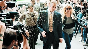 Lindsay, intampinata cu aplauze si confetti