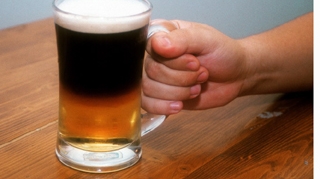 Un pusti de 11 ani a intrat in coma alcoolica! A baut bere pana a cazut din picioare!