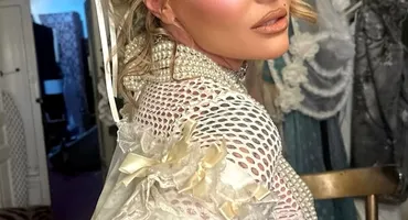 Cum a fost surprinsă Delia Matache la învestirea lui Nicușor Dan. S-a văzut TOT în direct, la TV, iar fanii s-au amuzat teribil!