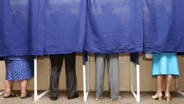 Au trecut alegerile, e timpul sa radem! Pompierii au fost nevoiti sa taie cabina de vot in care Oana Roman a ramas blocata - Vezi glumele despre vot la care o sa te tavalesti de ras!