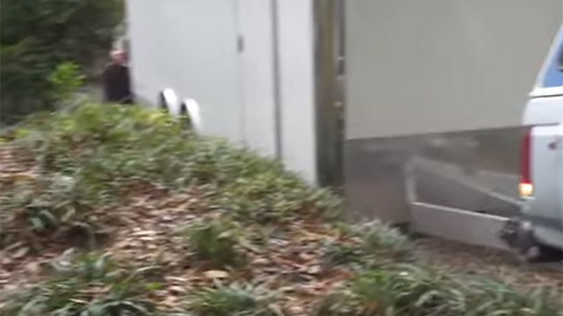 Fabulos! Ce au descoperit autorităţile într-un garaj abandonat de 30 de ani. Înainte să-l demoleze, experţii au…