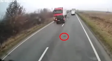 Scandal uriaș în fața spitalului! Rudele victimelor din accidentul din Timiș s-au năpustit asupra jurnaliștilor