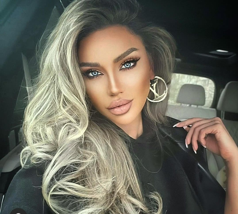 Bianca Drăgușanu și-a reconturat mandibula! Cum arată acum, după cea mai recentă intervenție