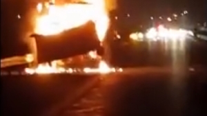 VIDEO. Utilaj cuprins de flăcări pe A2, între Constanţa și Bucureşti!