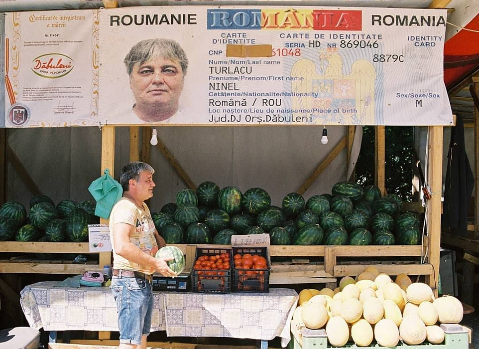 Fabulos! Ce imprimat un gospodar din Dăbuleni pe banner ca să își facă reclamă și să își vândă pepenii