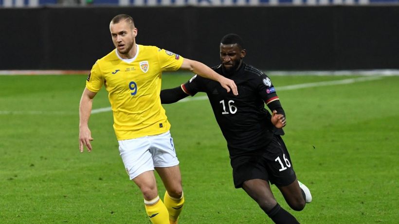 Cine este „bunăciunea” alături de care s-a bucurat George Pușcaș după „dubla” cu Bosnia-Herțegovina, deși România a retrogradat | GALERIE FOTO