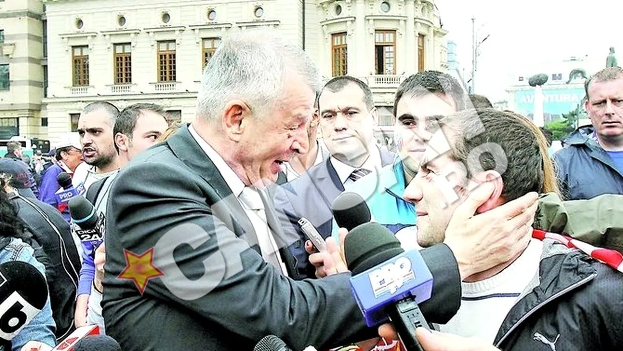 Peste 500 de suporteri au petrecut in Piata George Enescu. Oprescu, El alcalde de Bucharest