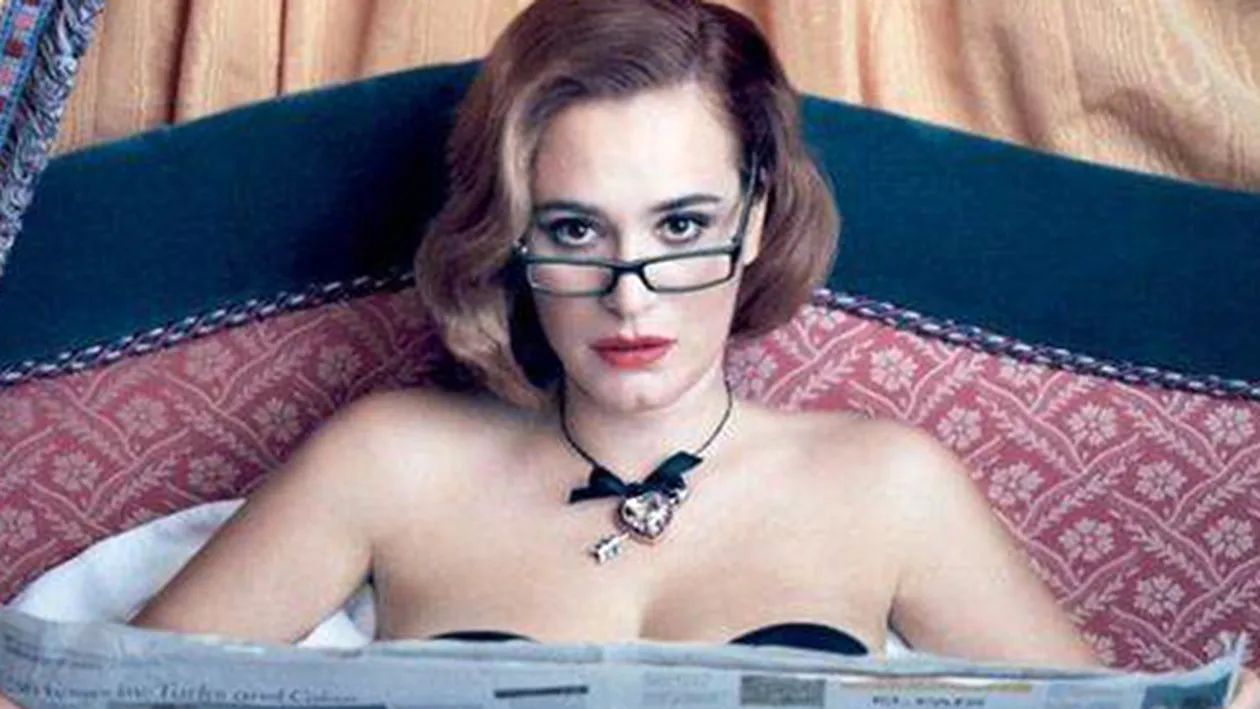 Toate femeile ar trebui sa faca asta! Secretul frumusetii Andreei Esca a iesit la iveala. Este vorba de o... soseta flausata!