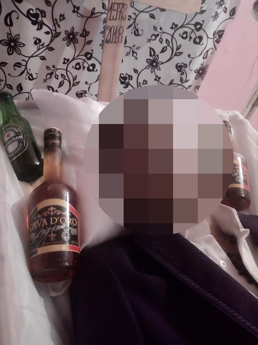 Live-ul de la priveghi care a îngrozit România! A umplut coșciugul cu bere si coniac, iar ce a urmat întrece orice imaginație! Atenție, imagini halucinante!