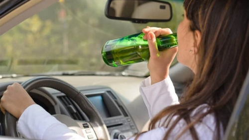 Ea este "Regina Șprițului" din România. Cât a băut o ieșeancă de 32 de ani, înainte de a se urca la volan. Când au citit alcoolemia, polițiștii au crezut că este o eroare