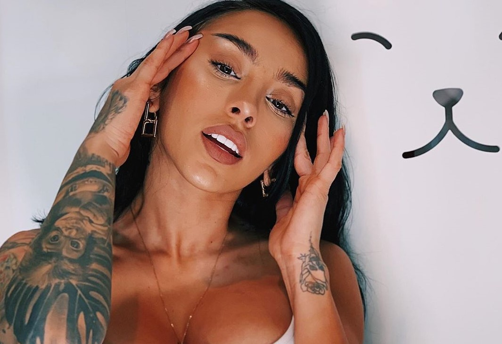 Internetul a luat-o razna! Ruby, goală printre așternuturi pe Instagram