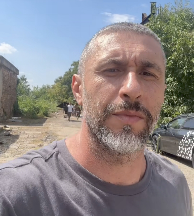Viața lui Dragoș Bucur s-a schimbat radical. Cum arată gospodăria pe care și-a făcut-o la țară