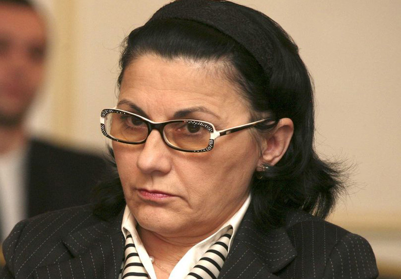 Ecaterina Andronescu a pus-o la zid pe fosta inspectoare din Arad
