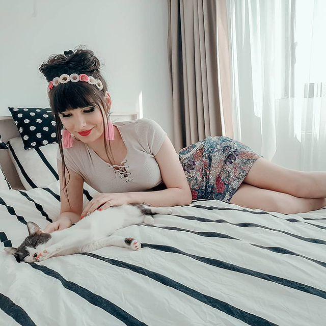 Daria Jane: "Eu vorbesc cu mulți oameni care vor anumite poze, anumite unghiuri și pozele alea, la fel, sunt plătite!" / Sursa Foto: Instagram.com