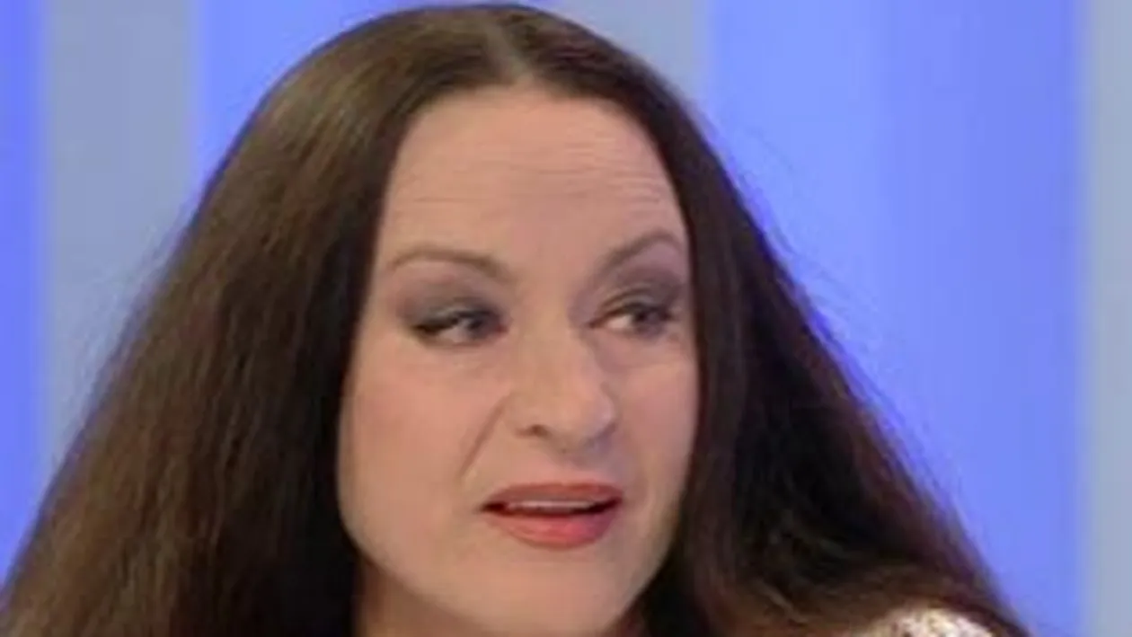 Maria Dragomiroiu, o copilarie de cosmar: O auzeam pe mama cum striga dupa ajutor! Tata o batea, dar eu n-am lasat-o sa divorteze