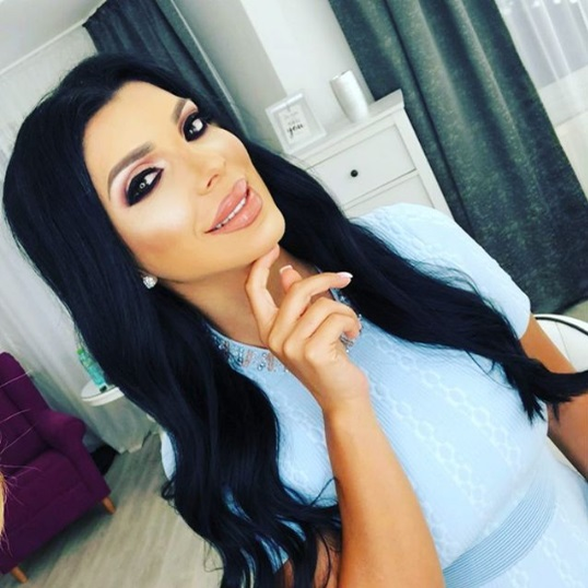 Andreea Tonciu nu a mai rezistat și a renunțat la pantaloni pentru Cătălin Botezatu. “Așa îmi place! Eu o dezbrac și…”