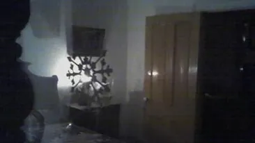 A montat in casa camere video ca să vadă dacă o stafie îi bântuie casa! Ce a văzut pe inregistrare l-a socat