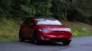 Și-a cumpărat mașină nouă și a doua zi s-a trezit că trebuie să plătească 14.000 de dolari pe reparații! Ce conținea nota de plată