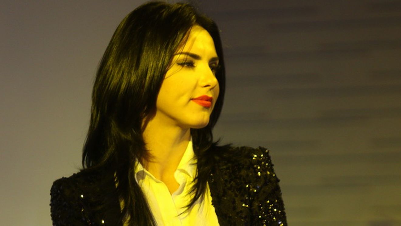 Stefan Banica Jr. a lasat-o insarcinata pe Lavinia? Posibila dovada o avem filmata de aseara! Uite-i burtica si cum si-o mangaie