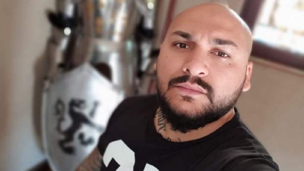 Dani Mocanu, “aroganță” de zile mari! Aflat în avion, a intrat în cabina piloților și…