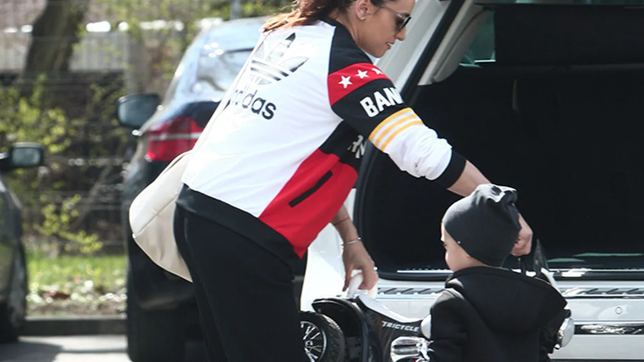 Îşi revine şi nu prea… Cum arată Claudia (ex-Sexxy) la două luni după ce a născut