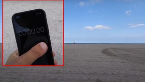 Câte minute faci pe plajă, de la șezlong până la mare, în stațiunea Mamaia. Un cuplu a cronometrat "experiența"