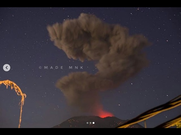 Stare de alertă în Bali! Vulcanul Agung a erupt și a aruncat cenușă la 2 km în aer